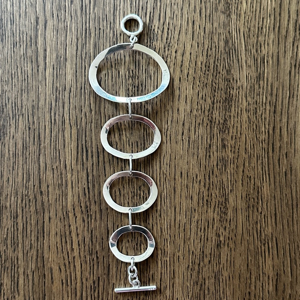 Uniquely Fabulous Silver Circle Link Bracelet w/ Toggle Clasp